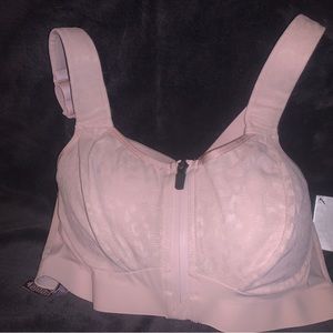 Victoria’s Secret Knockout front closure sports bra. 34DDD. New with tags.